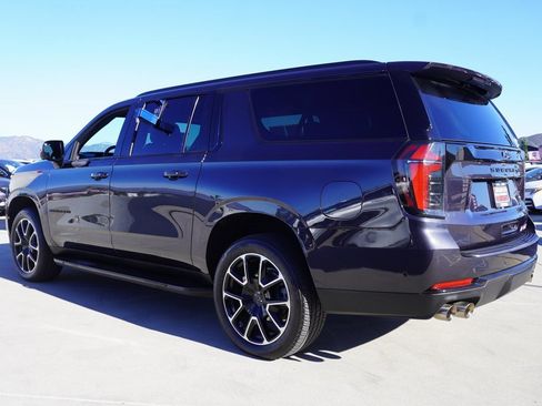 Used 2025 Chevrolet Suburban RST image 5