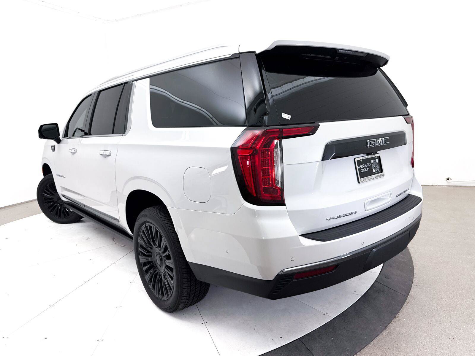 Used 2024 GMC Yukon XL Denali Ultimate AWD/4WD image 9