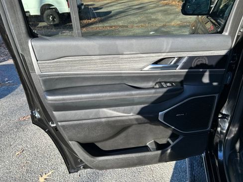 Used 2024 Jeep Wagoneer Series II image 22