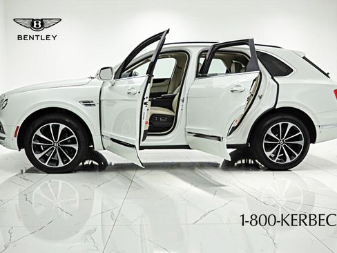Certified 2017 Bentley Bentayga AWD/4WD image 4