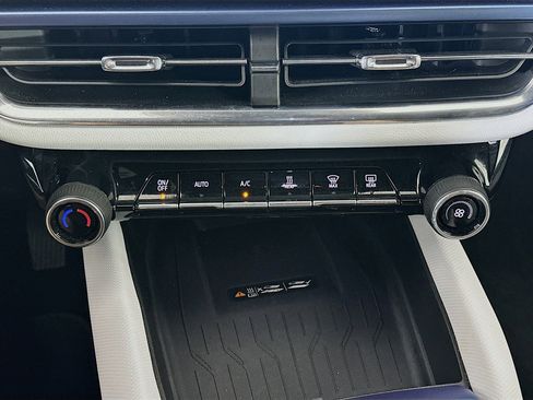 Used 2025 Chevrolet Equinox EV LT image 24