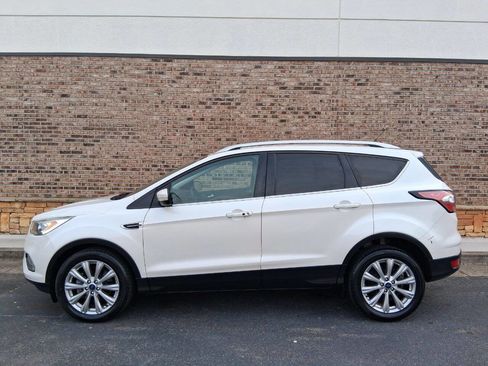 Used 2017 Ford Escape Titanium image 2