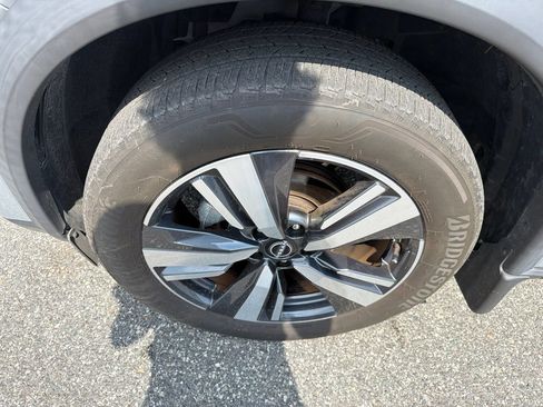 Used 2023 Nissan Rogue SL AWD/4WD image 13