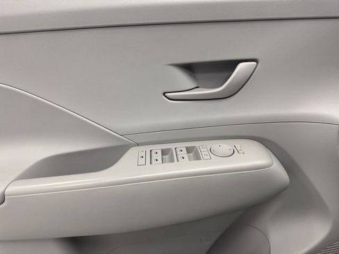 Used 2024 Hyundai Kona SEL image 9