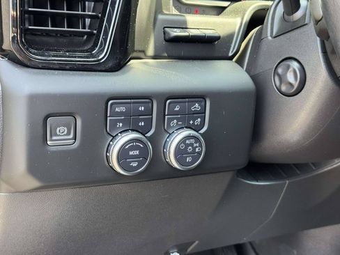 Used 2022 GMC Sierra 1500 AT4 w/ AT4 Premium Package AWD/4WD image 10