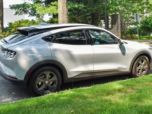 Used 2021 Ford Mustang Mach-E Select RWD image 7