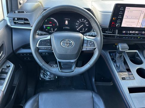 Used 2024 Toyota Sienna XSE AWD/4WD image 32