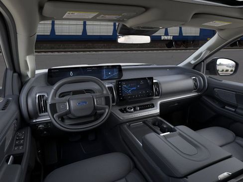 New 2025 Ford Expedition Platinum image 9