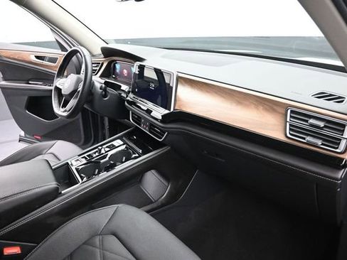 Used 2024 Volkswagen Atlas SE AWD/4WD image 28
