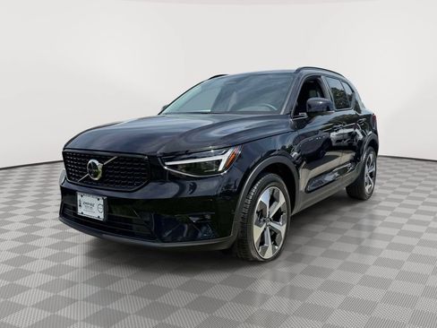 Used 2026 Volvo XC40 B5 Plus w/ Protection Package Premier AWD/4WD image 2