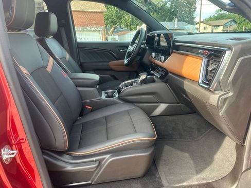 Used 2024 GMC Canyon AT4 w/ Technology Package AWD/4WD image 13