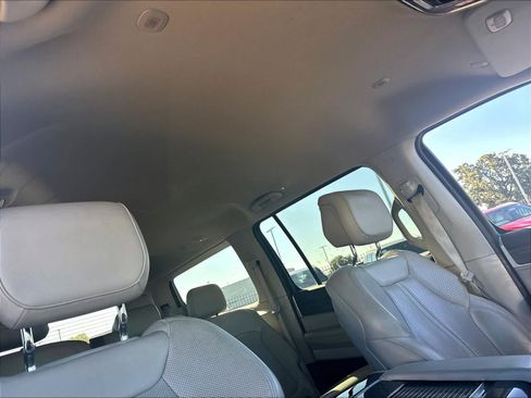 Used 2022 Jeep Wagoneer Series III AWD/4WD image 28