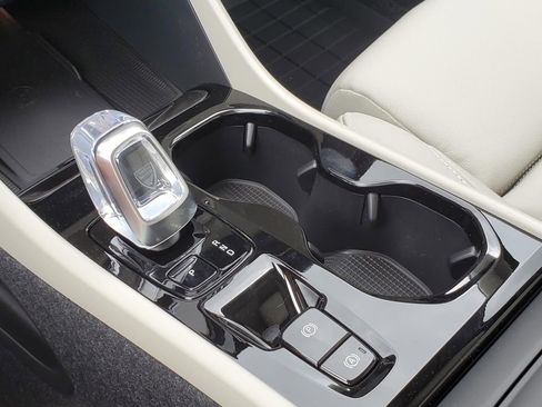 New 2026 Volvo XC40 B4 Plus w/ Protection Package Premier image 15