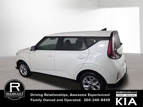 Certified 2025 Kia Soul LX image 11
