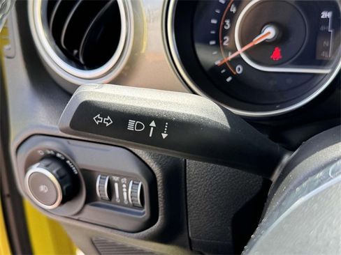 Used 2022 Jeep Wrangler Unlimited Sahara w/ Cold Weather Group image 10