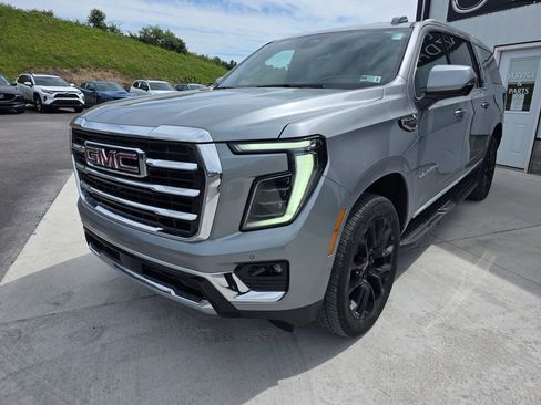 Used 2025 GMC Yukon XL Elevation w/ Technology Package AWD/4WD image 3