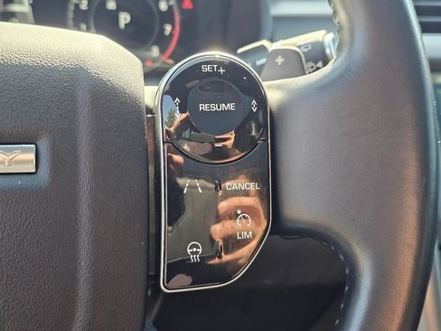 Used 2020 Land Rover Discovery Landmark image 37