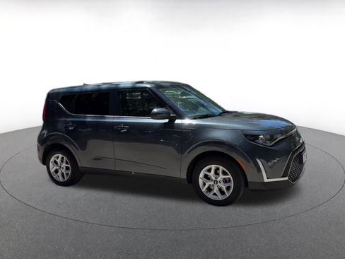 Used 2025 Kia Soul LX w/ LX Technology Package FWD image 2