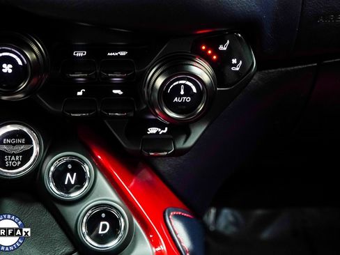 Used 2020 Aston Martin V8 Vantage Coupe image 24