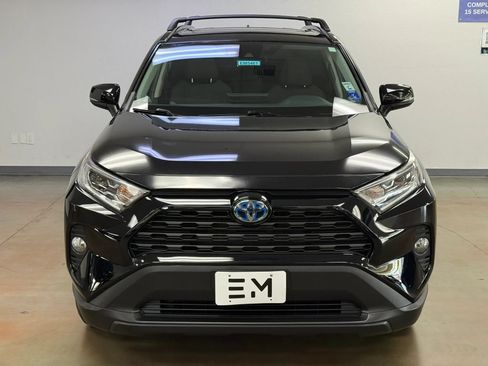 Used 2019 Toyota RAV4 XLE AWD/4WD image 3