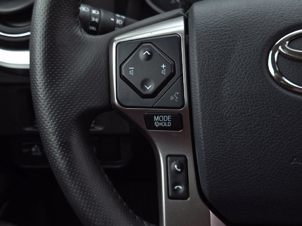 Used 2018 Toyota Tacoma SR5 RWD image 21