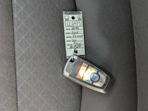 Used 2025 Ford Escape Active AWD/4WD image 31