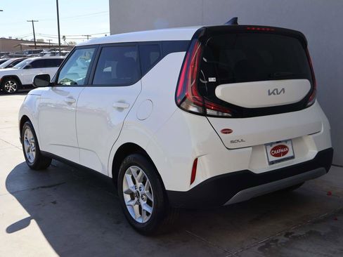 Used 2025 Kia Soul LX image 3