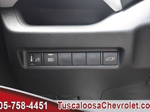 Used 2019 Toyota RAV4 XLE w/ Convenience Package FWD image 40