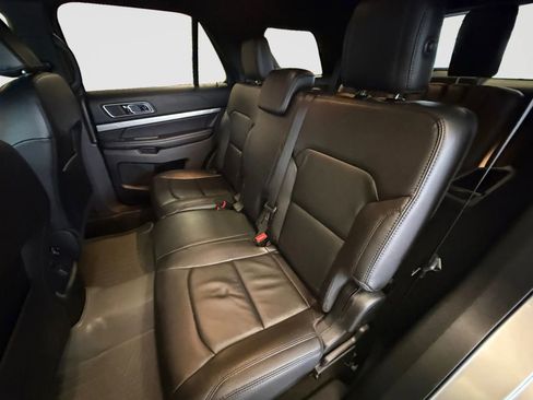 Used 2018 Ford Explorer XLT w/ Equipment Group 202A image 11