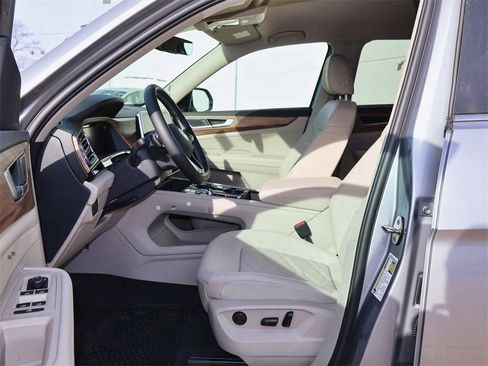 New 2026 Volkswagen Atlas SE image 12