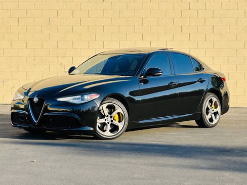 Used 2017 Alfa Romeo Giulia AWD image 4