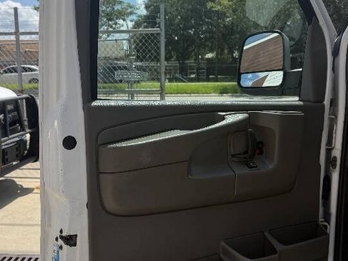 Used 2015 Chevrolet Express 2500 RWD image 16