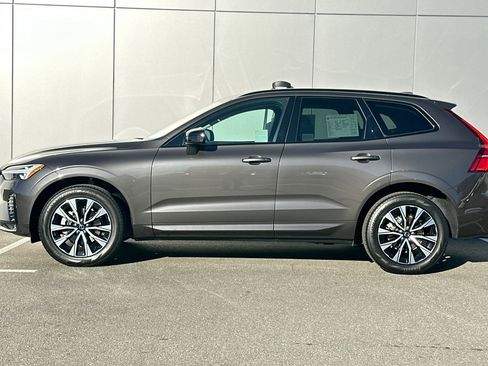 Used 2025 Volvo XC60 B5 Core w/ Protection Package Premier image 2