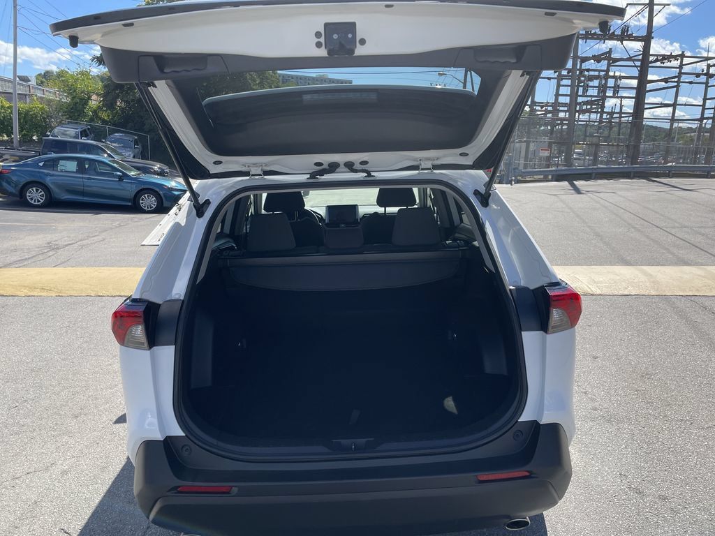 Used 2025 Toyota RAV4 XLE AWD/4WD image 13