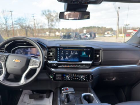 Used 2024 Chevrolet Silverado 1500 LTZ image 31