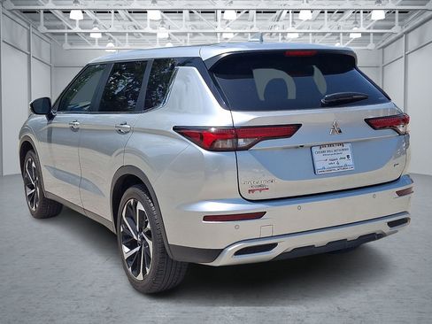 Used 2024 Mitsubishi Outlander SE AWD/4WD image 3