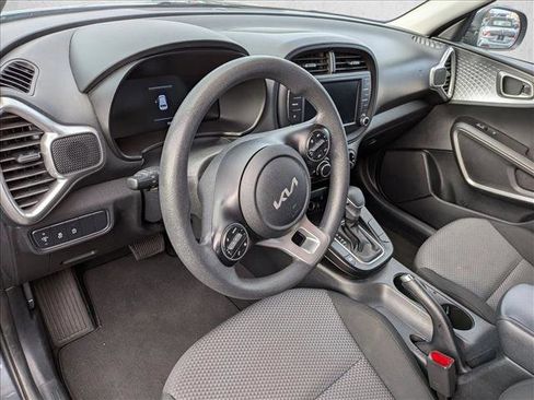 Used 2023 Kia Soul LX image 9