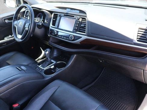 Used 2014 Toyota Highlander Limited AWD/4WD image 28