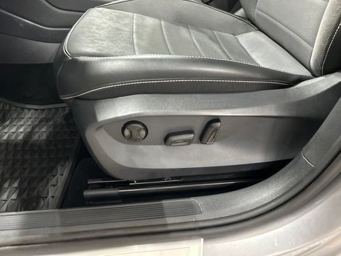 Used 2022 Volkswagen Taos SE AWD/4WD image 12