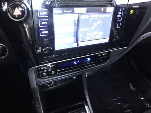 Used 2017 Toyota Corolla SE w/ SE Premium Package FWD image 15