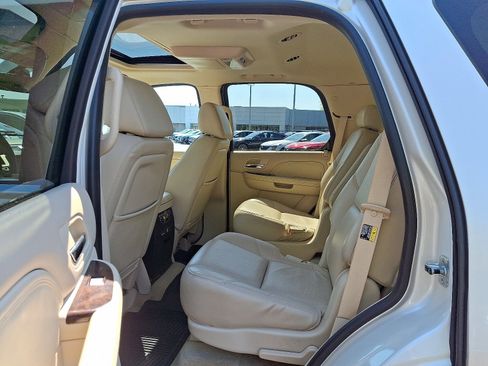 Used 2007 Cadillac Escalade AWD w/ Information Package image 10