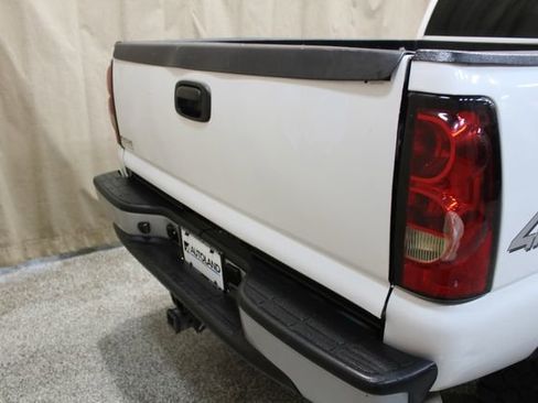 Used 2006 Chevrolet Silverado 2500 W/T w/ Heavy-Duty Power Package image 5