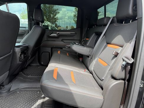 Used 2023 GMC Sierra 1500 AT4 w/ Technology Package AWD/4WD image 9