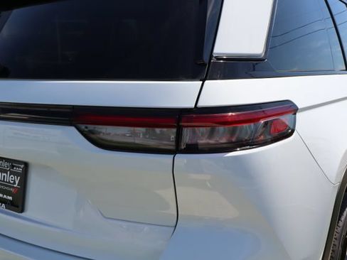 Certified 2023 Jeep Grand Cherokee Altitude AWD/4WD image 32