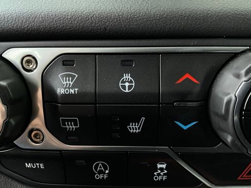 Used 2025 Jeep Gladiator Sport image 26