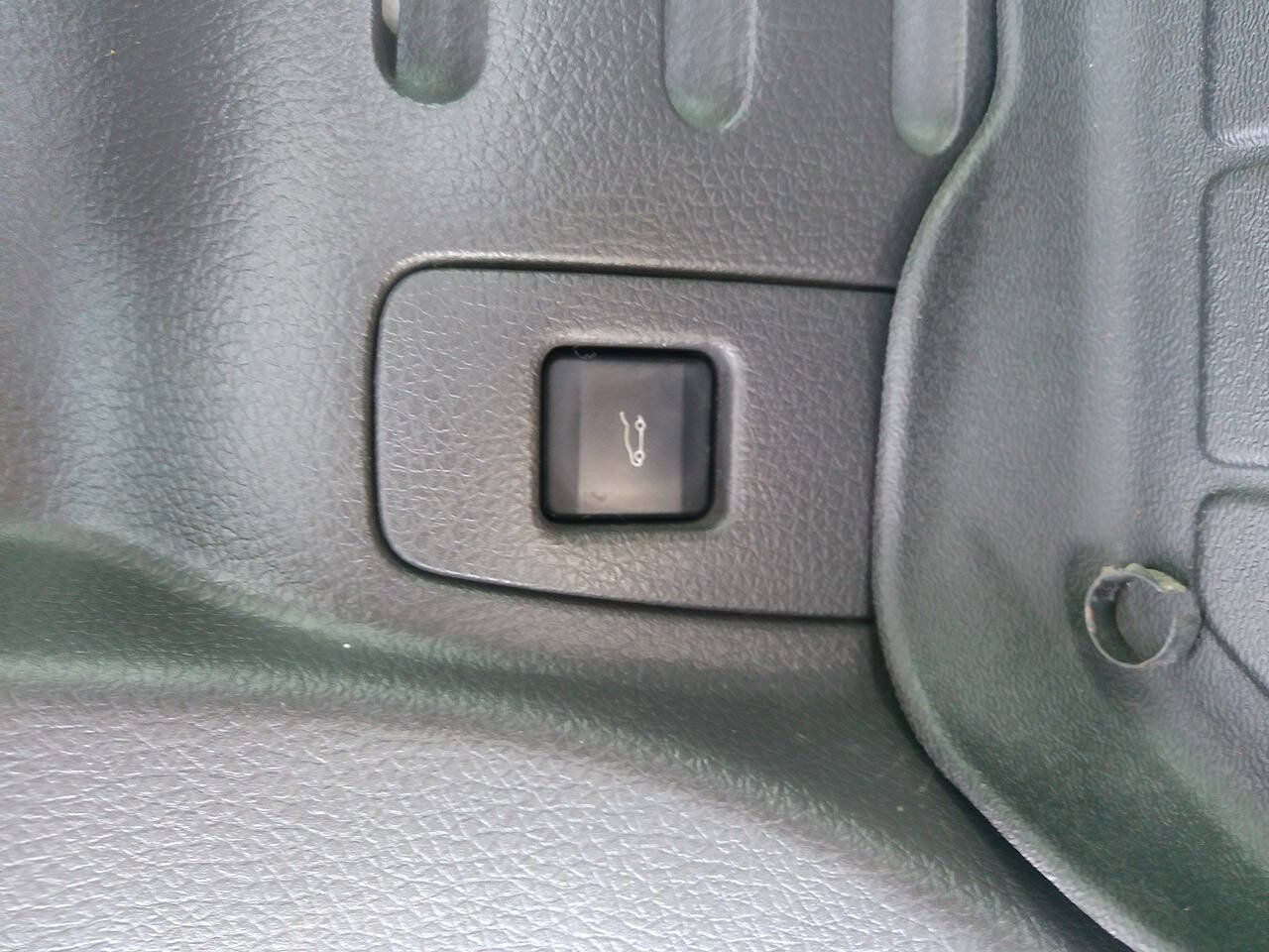 Used 2013 Lincoln MKX AWD image 11