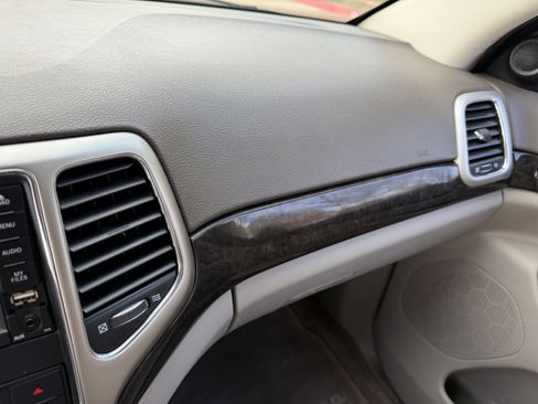 Used 2012 Jeep Grand Cherokee Laredo image 28