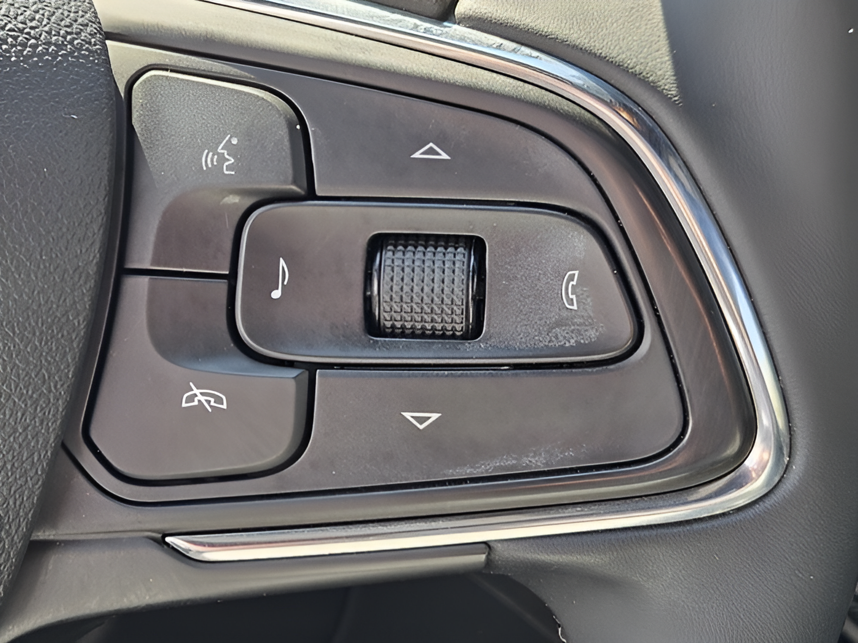 Used 2025 Buick Envista Sport Touring w/ Experience Buick Package FWD image 23