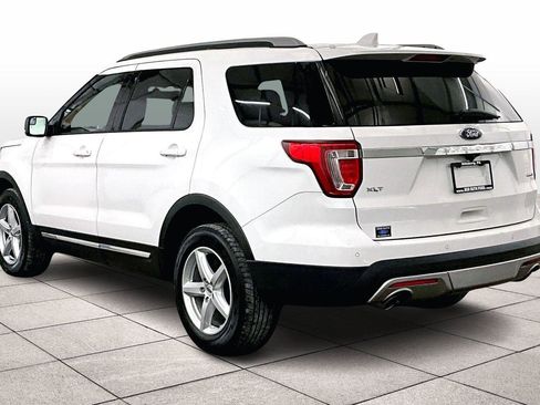 Used 2017 Ford Explorer XLT image 11