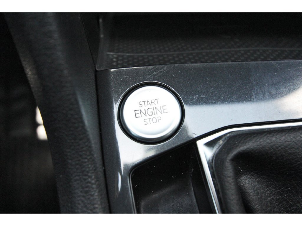 Used 2022 Volkswagen Tiguan SE AWD/4WD image 33